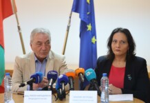 КЗК въвежда нова система за защита на поверителна информация КЗК въведе нова система за контрол и сигурност, която цели да гарантира надеждната защита на поверителна търговска информация