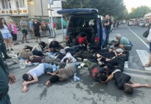 Финал на бягството! Мъжът, превозвал 24 мигранти, е задържан край Караагач Мигранти