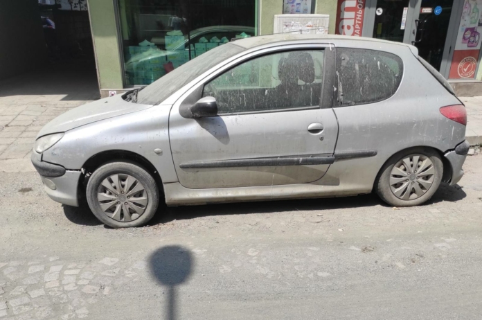 Мръсният автомобил