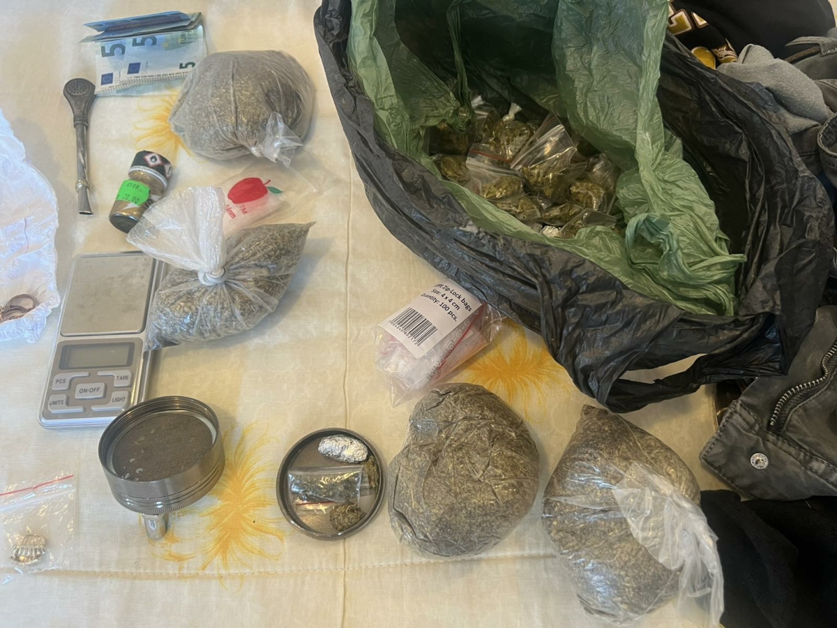 53 годишен криминално проявен ямболия е бил заловен с наркотици в