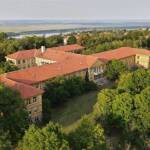 След 13 години чакане: Община Оряхово официално придоби собствеността върху местната болница Болницата в Оряхово е първата в Северозападна България и една от най-старите в страната.