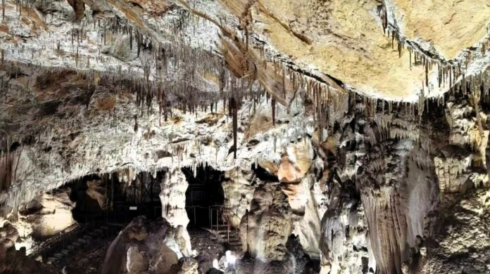 Пещера „Добростански бисер“