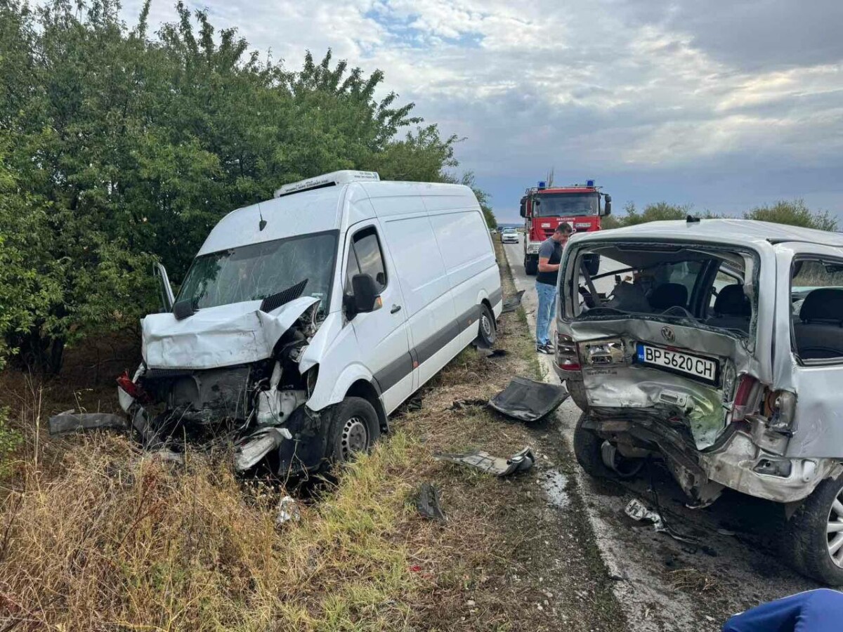 На път II 13 в участъка между град Бяла Слатина и