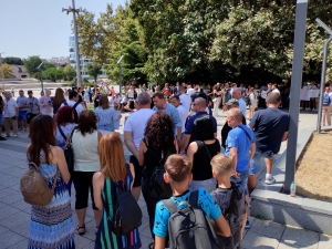 Стотици се включиха в подписка в Бургас за промяна на мярката на Никола Бургазлиев! 1 Протест в Бургас