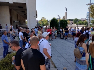 Стотици се включиха в подписка в Бургас за промяна на мярката на Никола Бургазлиев! 2 Протест в Бургас