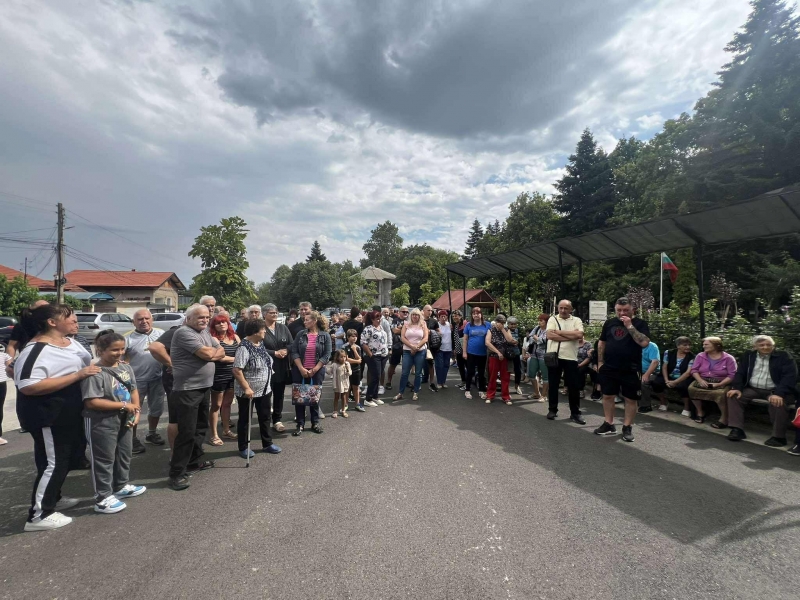 Над 100 жители на врачанския квартал Бистрец се събраха днес