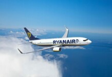 „Лов на куфари“: Райънеър вдига бонусите за багаж извън размерите Самолет на "Райънеър"