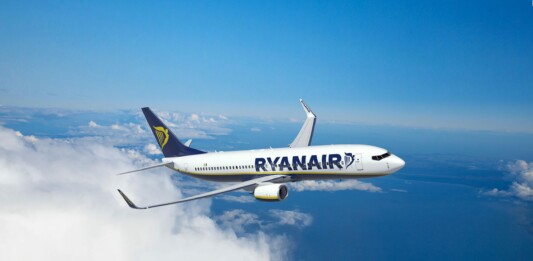 Самолет на "Райънеър"