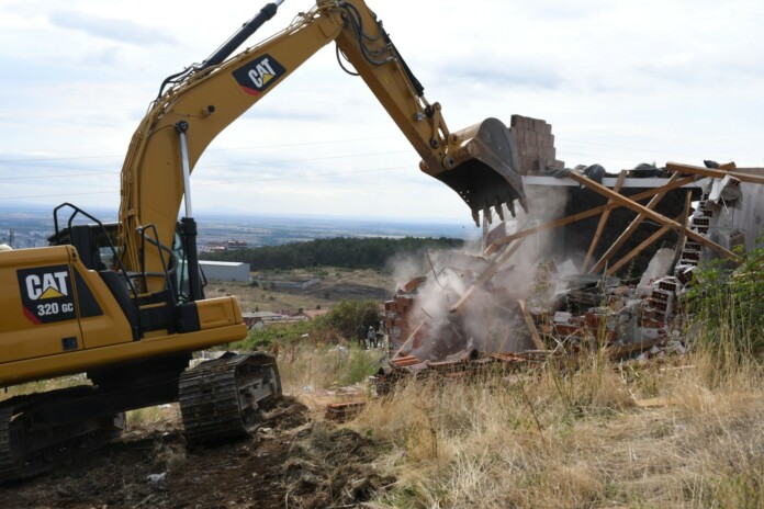 Събаряне на незаконни постройки в Стара Загора