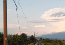 Влакове са блокирани след вандалски акт