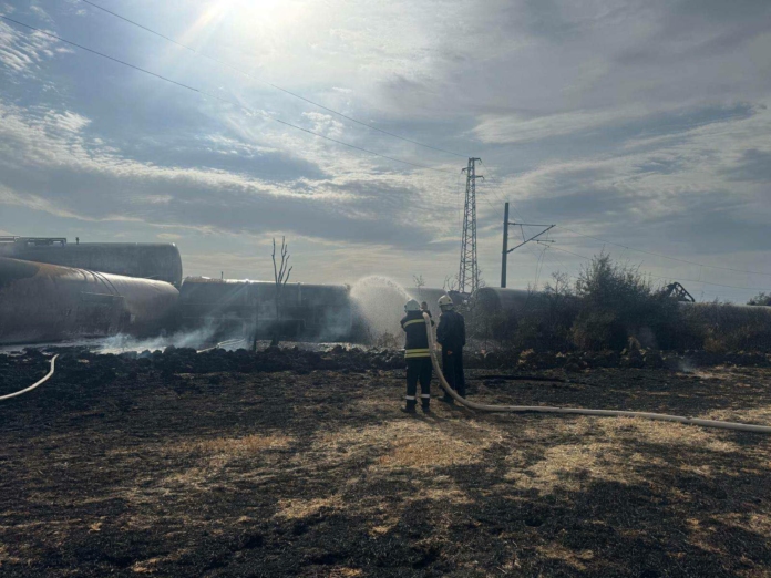 Запалили се цистерни