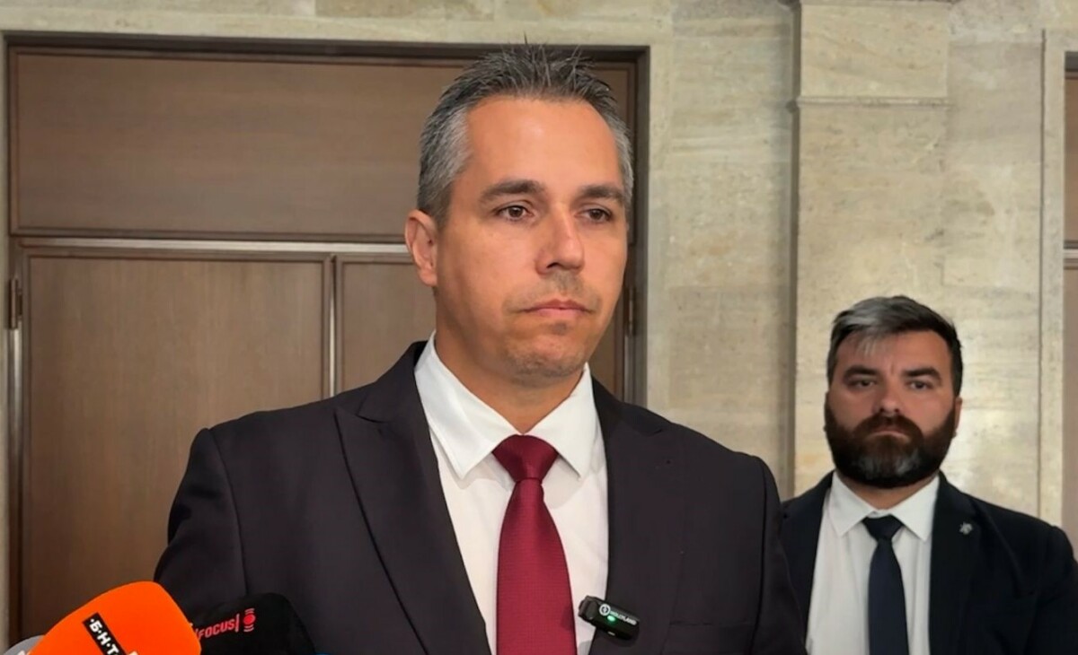 Народният представител от ПП Възраждане проведе брифинг пред журналисти посветен