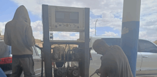 Бензиностанция в Либия