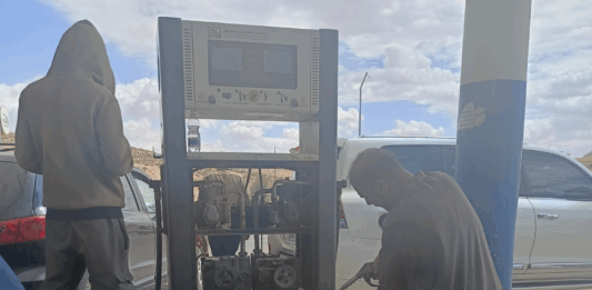 Бензиностанция в Либия