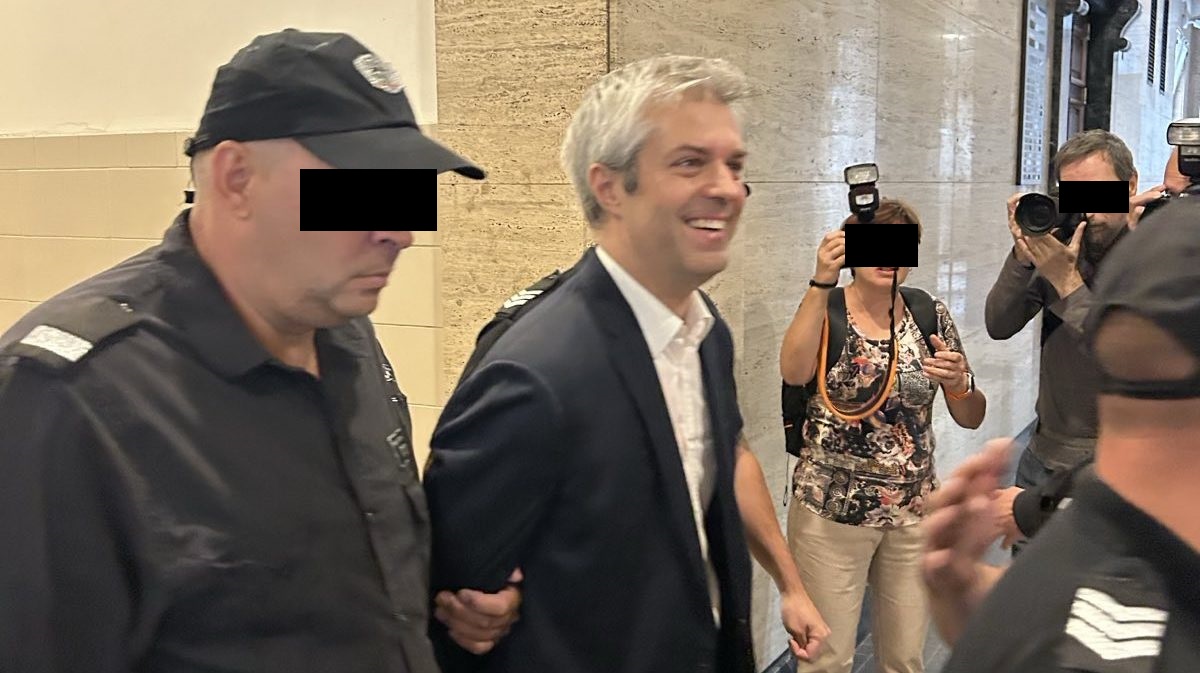 определи Варненския окръжен съд като компетентния съд който ще разглежда