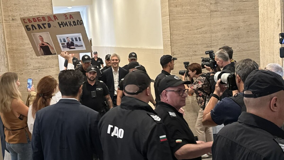 В публикация в социалната мрежа Facebook заяви че България е