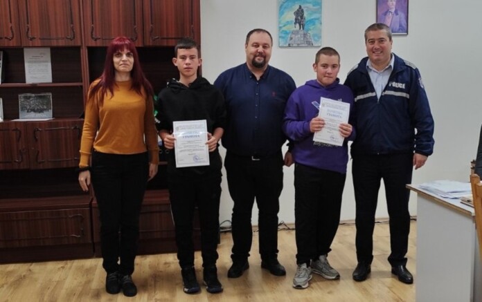 Истински герои: ученици от Исперих наградени за доблест