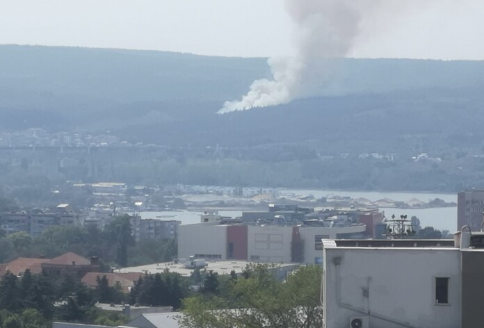 Пожар над кв. "Аспарухово" във Варна