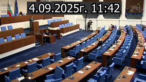 "Възраждане" призова ПП-ДБ, МЕЧ и "Величие" също да напуснат парламента 1 Празната пленарна зала