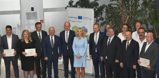 Представители на България и Турция