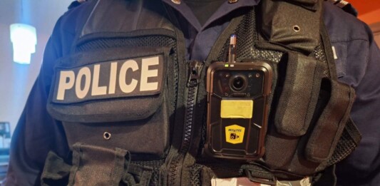 Служител на МВР с боди камера