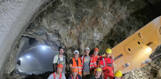 Завърши прокопаването на още един тунел от жп линията Елин Пелин – Костенец