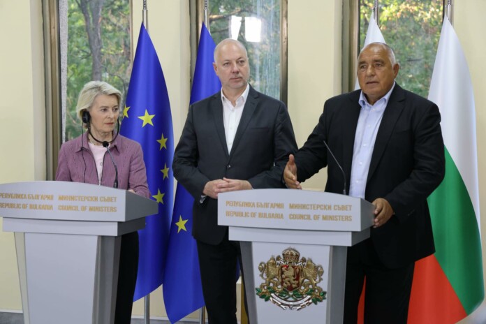 Урсула фон дер Лайен, Росен Желязков и Бойко Борисов Урсула фон дер Лайен, Росен Желязков и Бойко Борисов