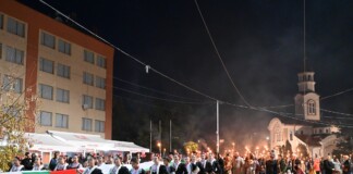 Факелно шествие в Елин Пелин