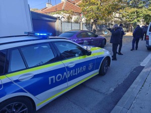 Автомобилът