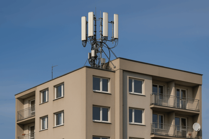 Базова станция на мобилен оператор Базова станция на мобилен оператор