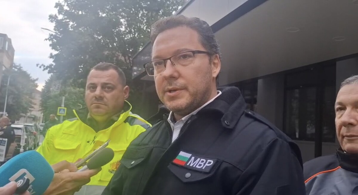 Задържани са четирима души във връзка с прекратената дейност на