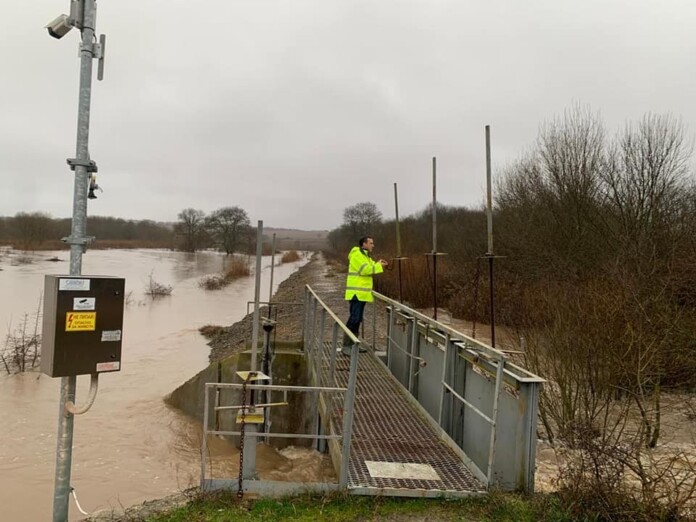 Димитър Николов при наводнението в Бургаско
