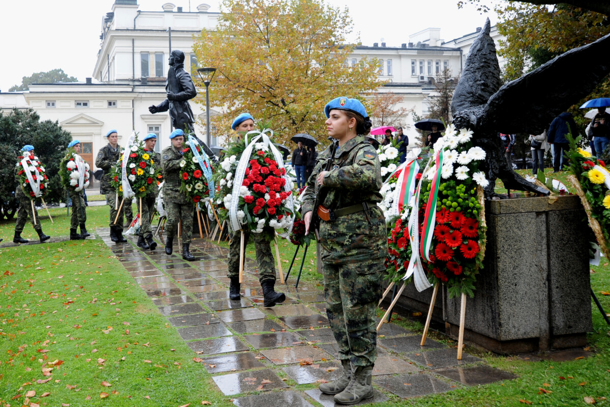 С тържествен ритуал в София днес отбеляза Деня на военния