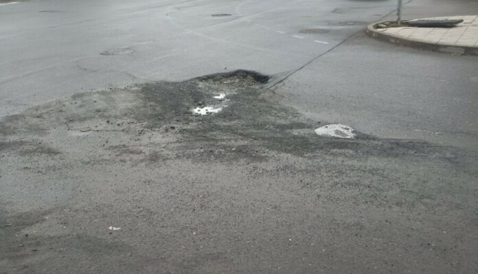 Дупка в центъра на Бургас