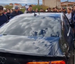 Единият от автомобилите