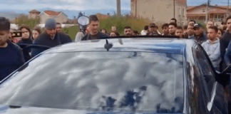 Единият от автомобилите