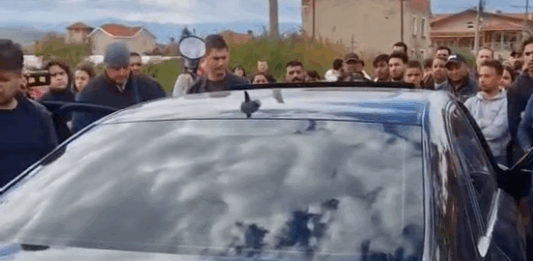 Единият от автомобилите