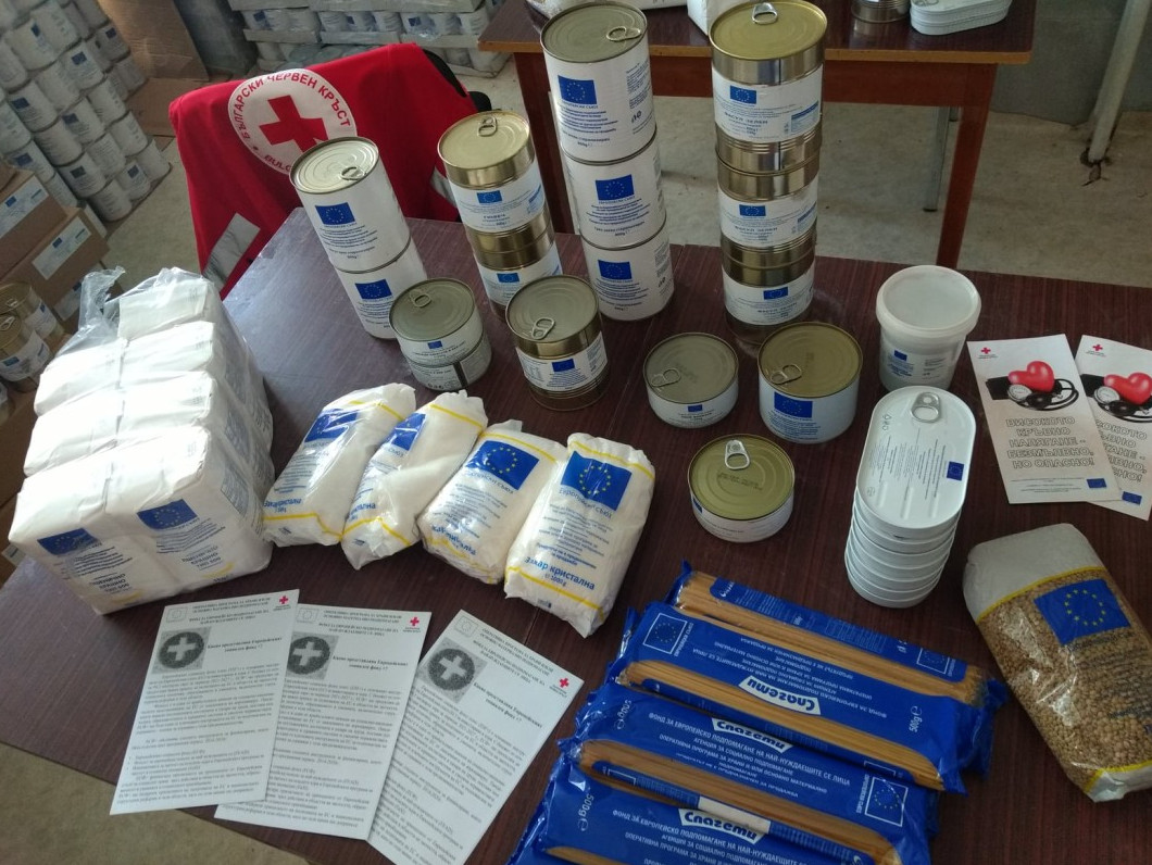 Започна раздаването на пакети с хранителни и хигиенни продукти на