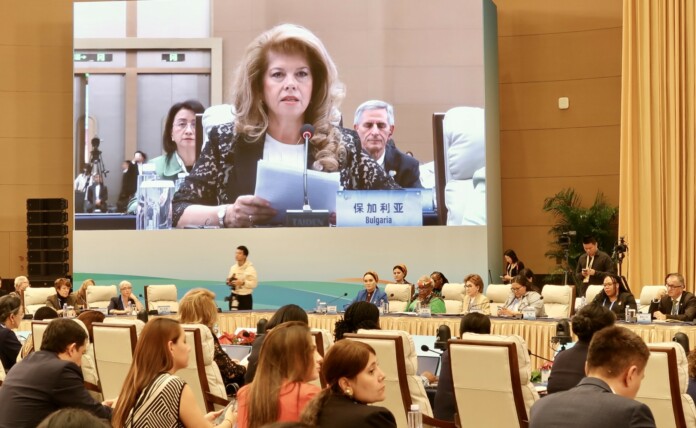 Илияна Йотова на форума в Пекин