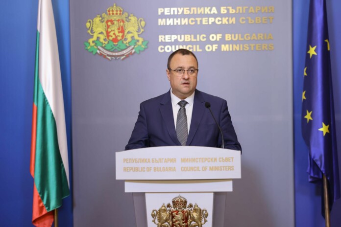 Иван Иванов