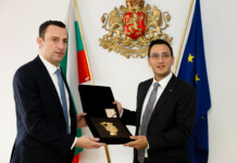 България и ЕС обединяват сили за младите и спорта Министър Иван Пешев и еврокомисар Глен Микалеф
