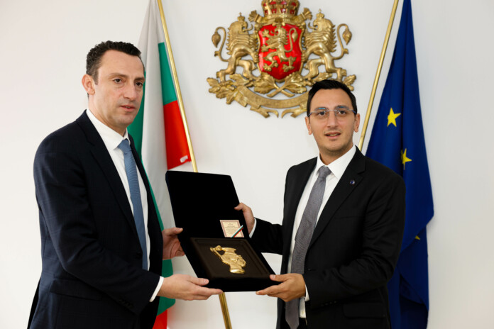 Министър Иван Пешев и еврокомисар Глен Микалеф Министър Иван Пешев и еврокомисар Глен Микалеф