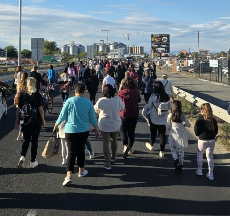 На 19 октомври неделя между 16 30 и 18 00 часа в