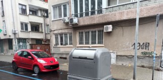 Контейнер в синята зона