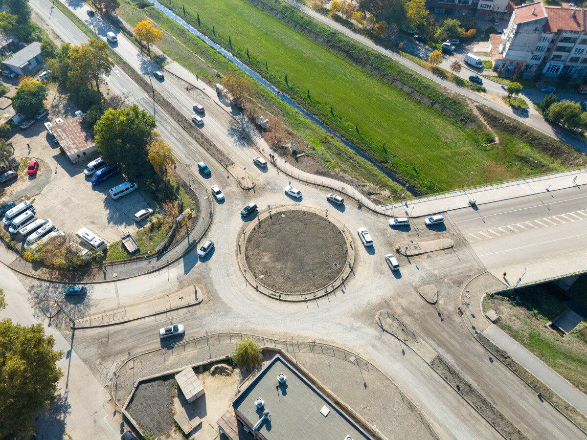 Във връзка с дейностите по подготовка и полагане на асфалтови