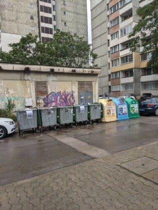 Почистване в кв. "Лагера"