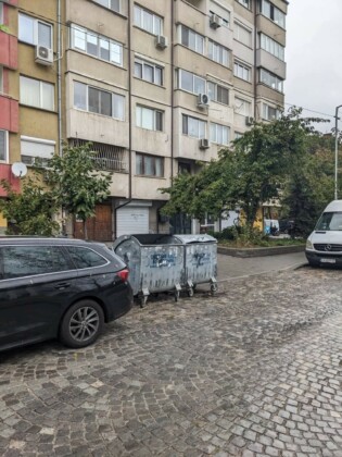 Почистване в кв. "Лагера"