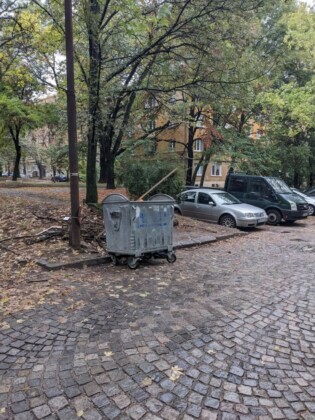 Почистване в кв. "Лагера"