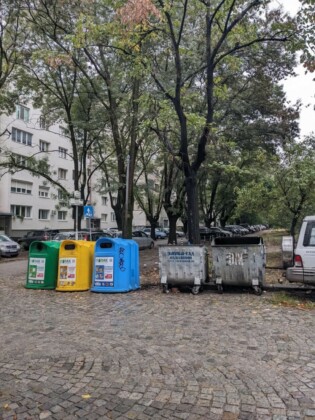 Почистване в кв. "Лагера"