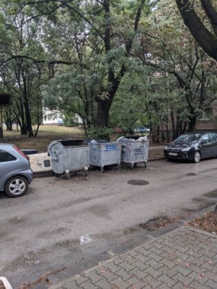 Почистване в кв. "Лагера"